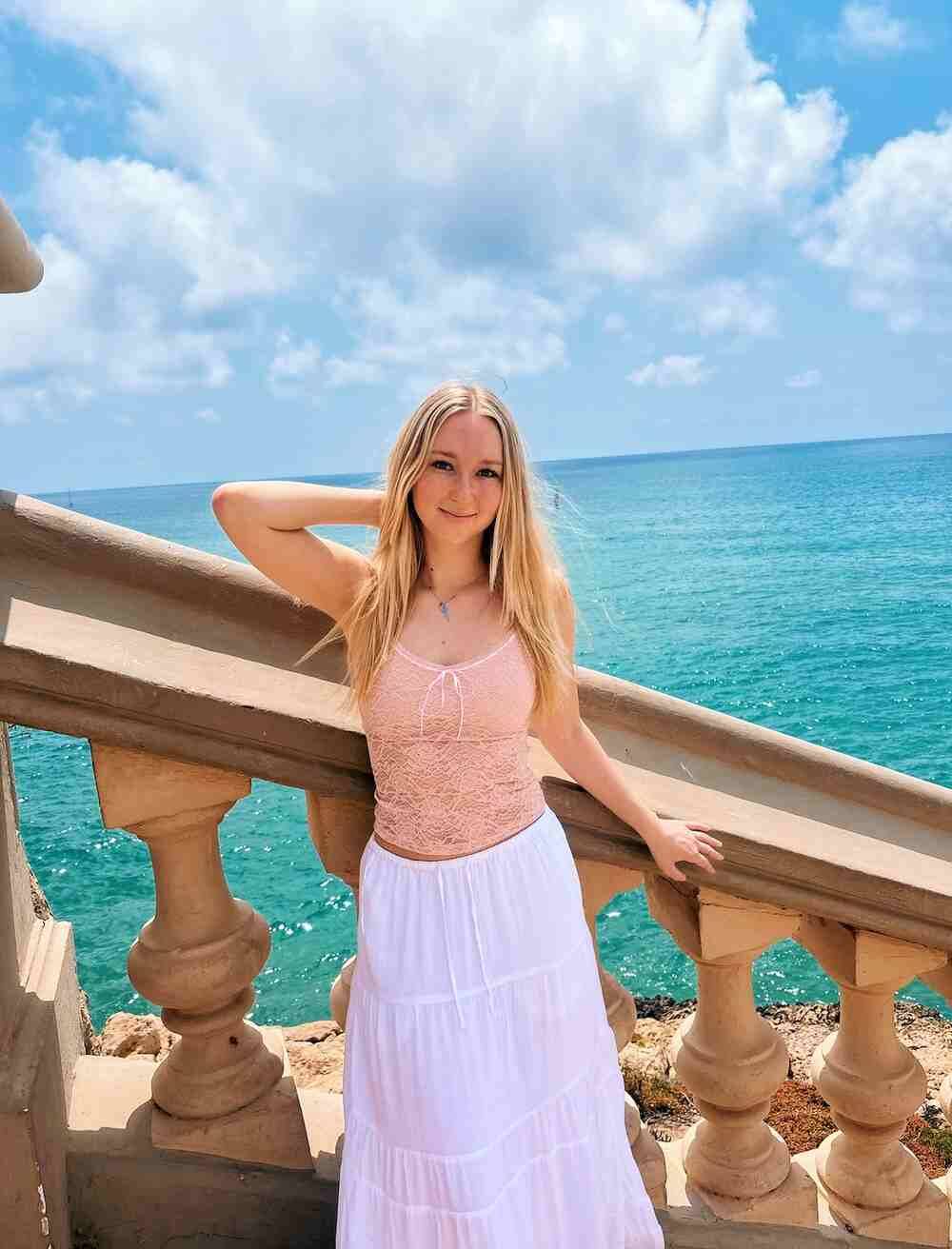 Taylor Szajna, Spain